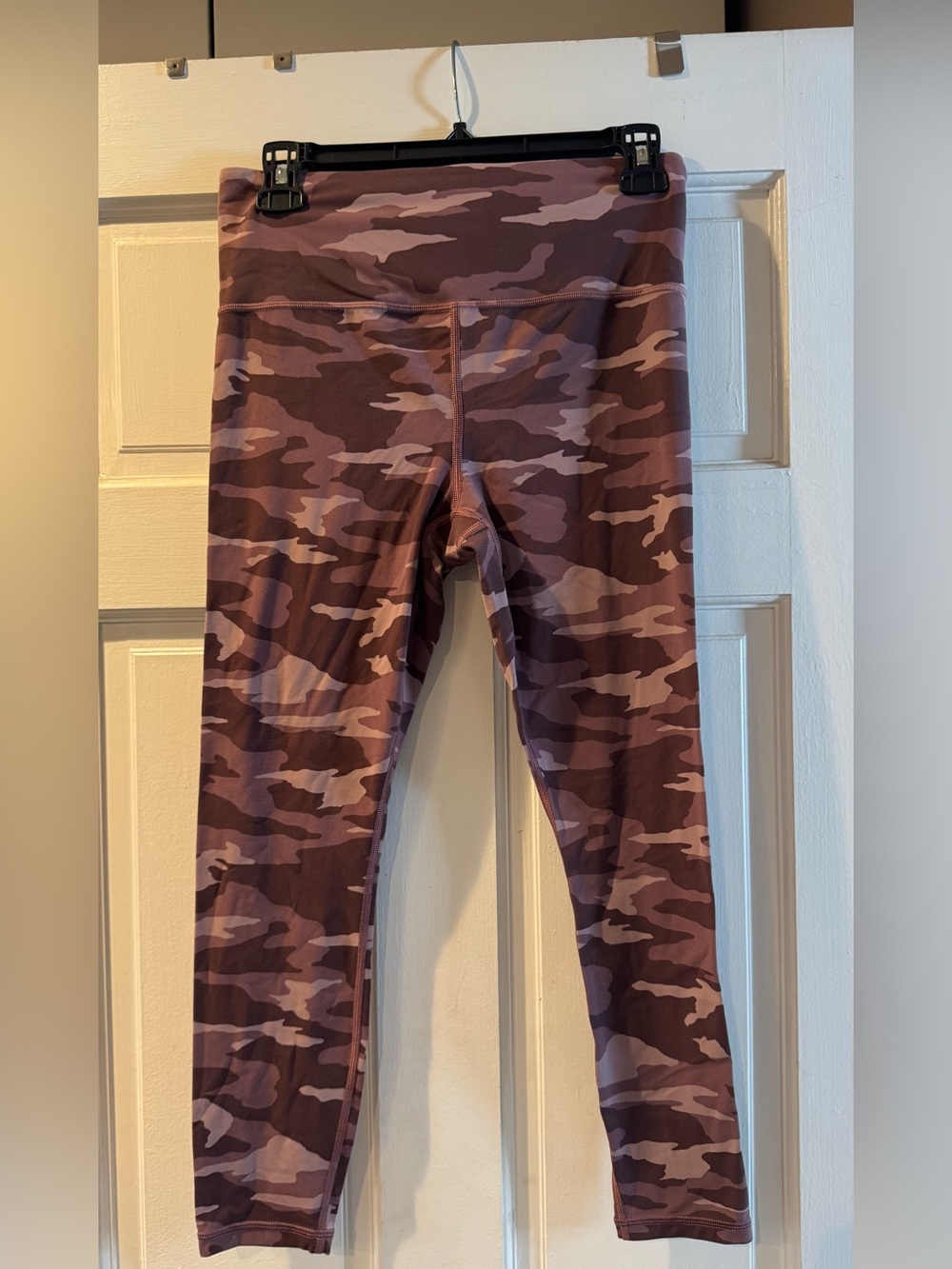 Athleta Elation 7/8 Leggings sz M Berry Camo